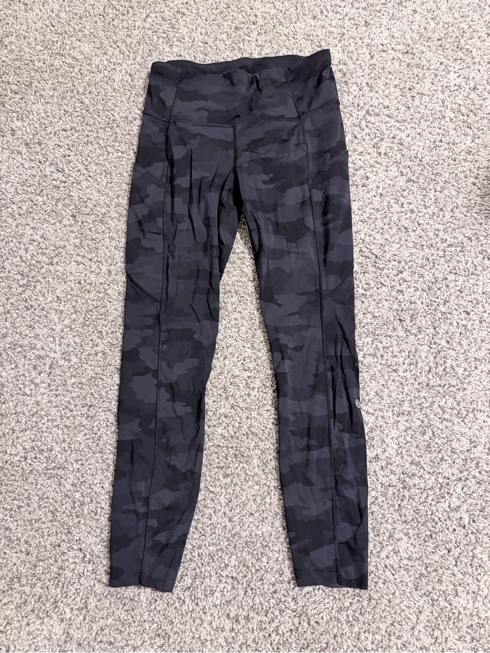 Women’s black Camo Performance Fast n Free 25 in size 6